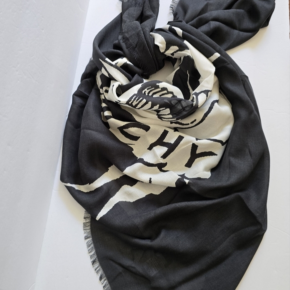 Givenchy Large Skull and Star Scarf Black - Picture 5 of 5